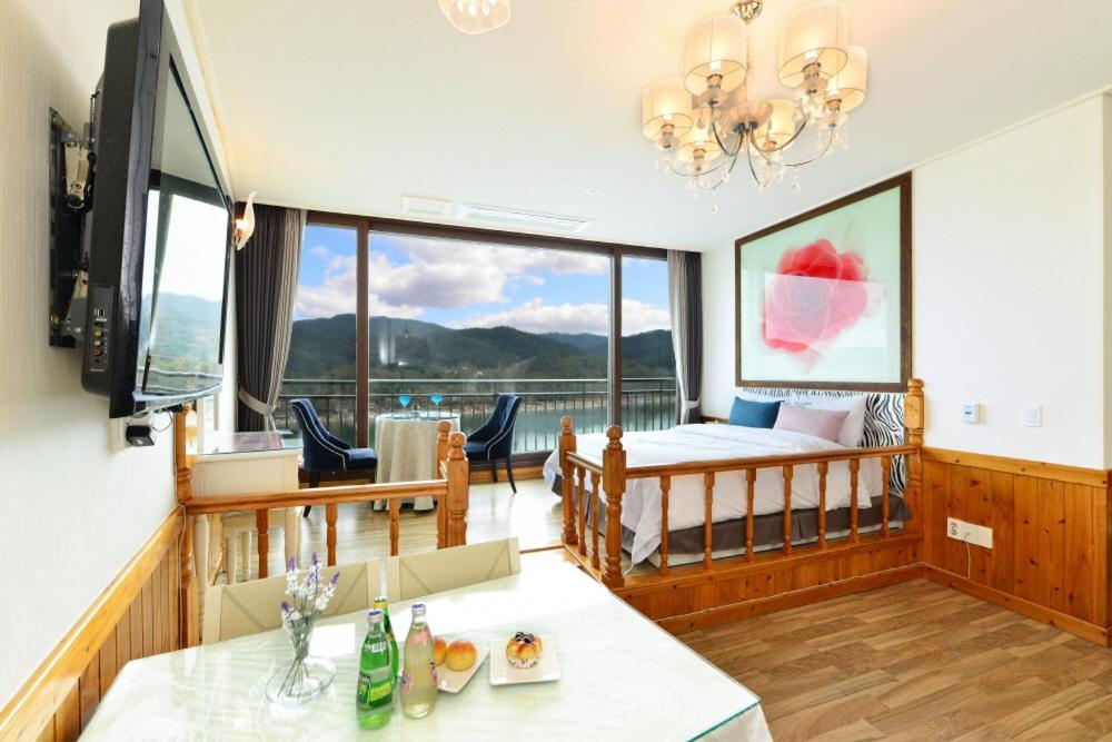 Moonlight Blue Pension Gapyeong Exterior photo