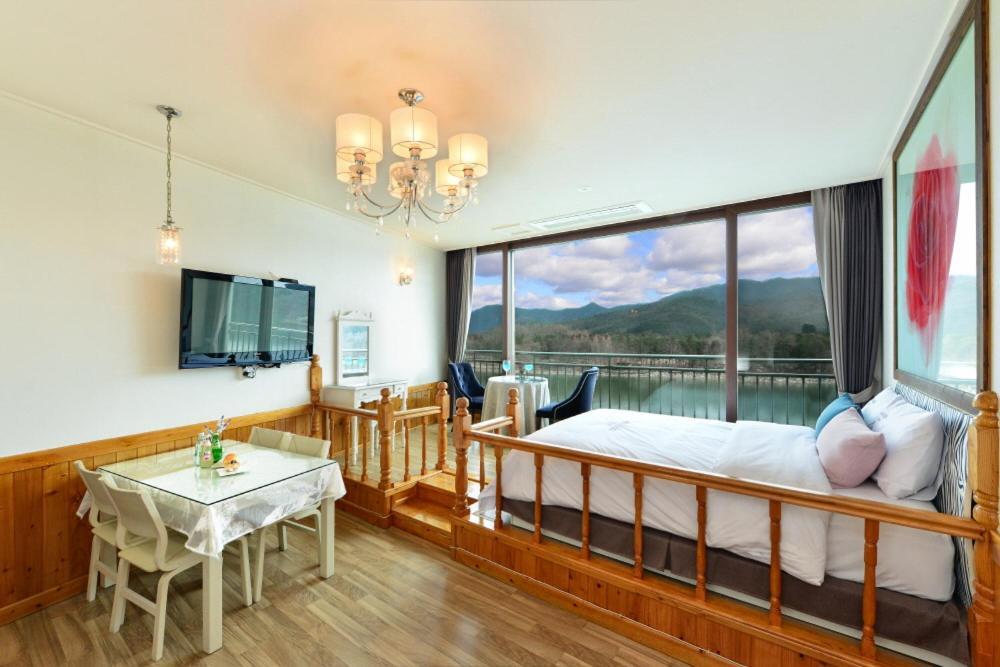 Moonlight Blue Pension Gapyeong Exterior photo