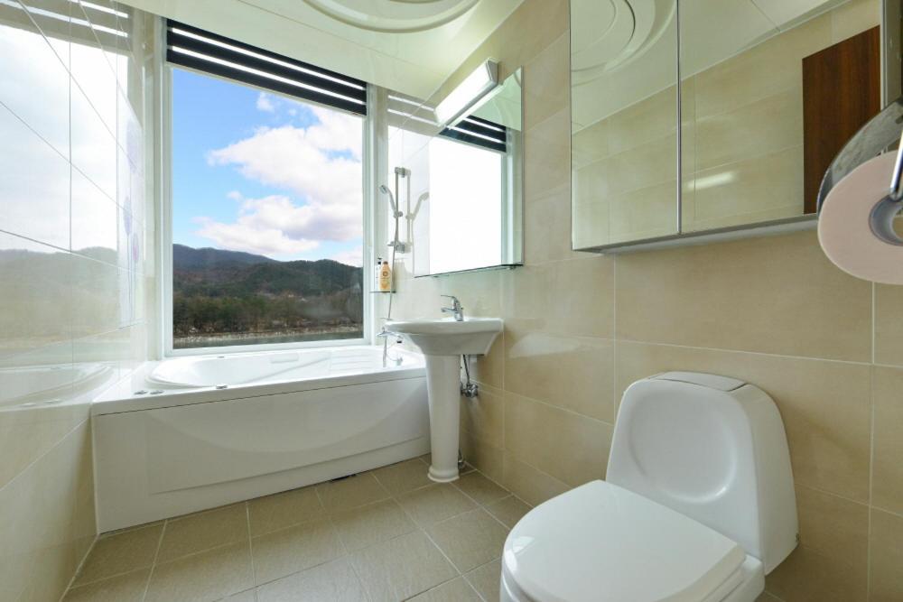 Moonlight Blue Pension Gapyeong Exterior photo