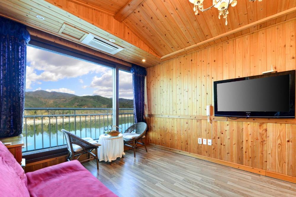 Moonlight Blue Pension Gapyeong Exterior photo