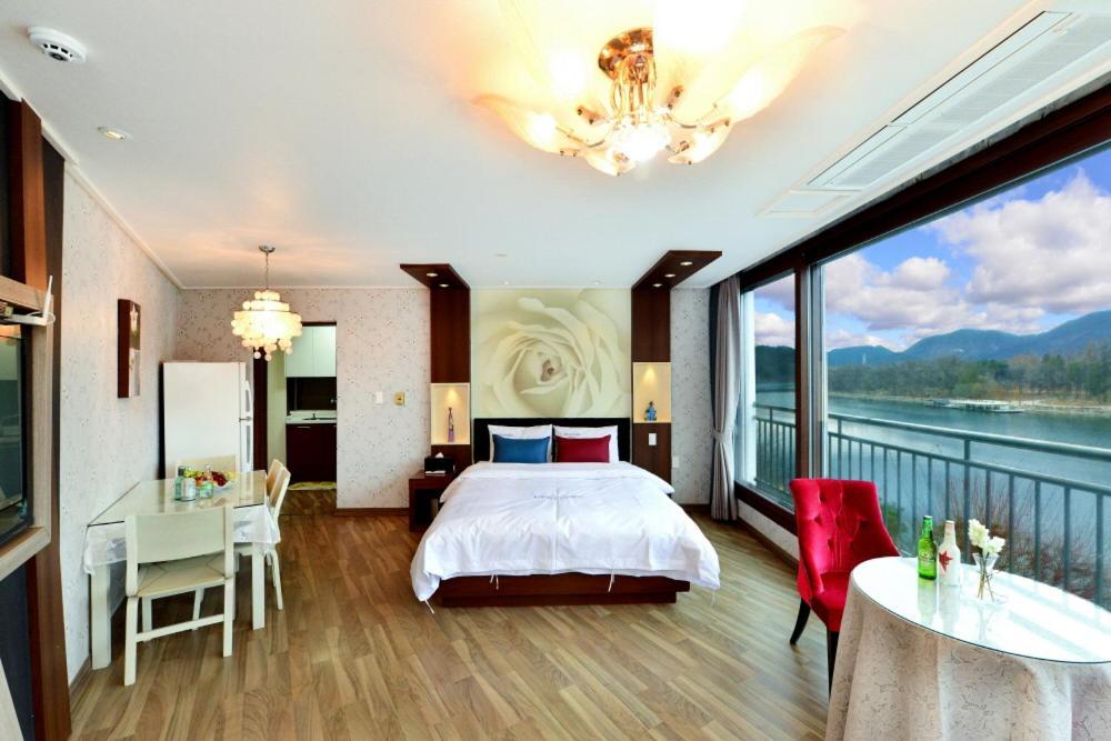 Moonlight Blue Pension Gapyeong Exterior photo